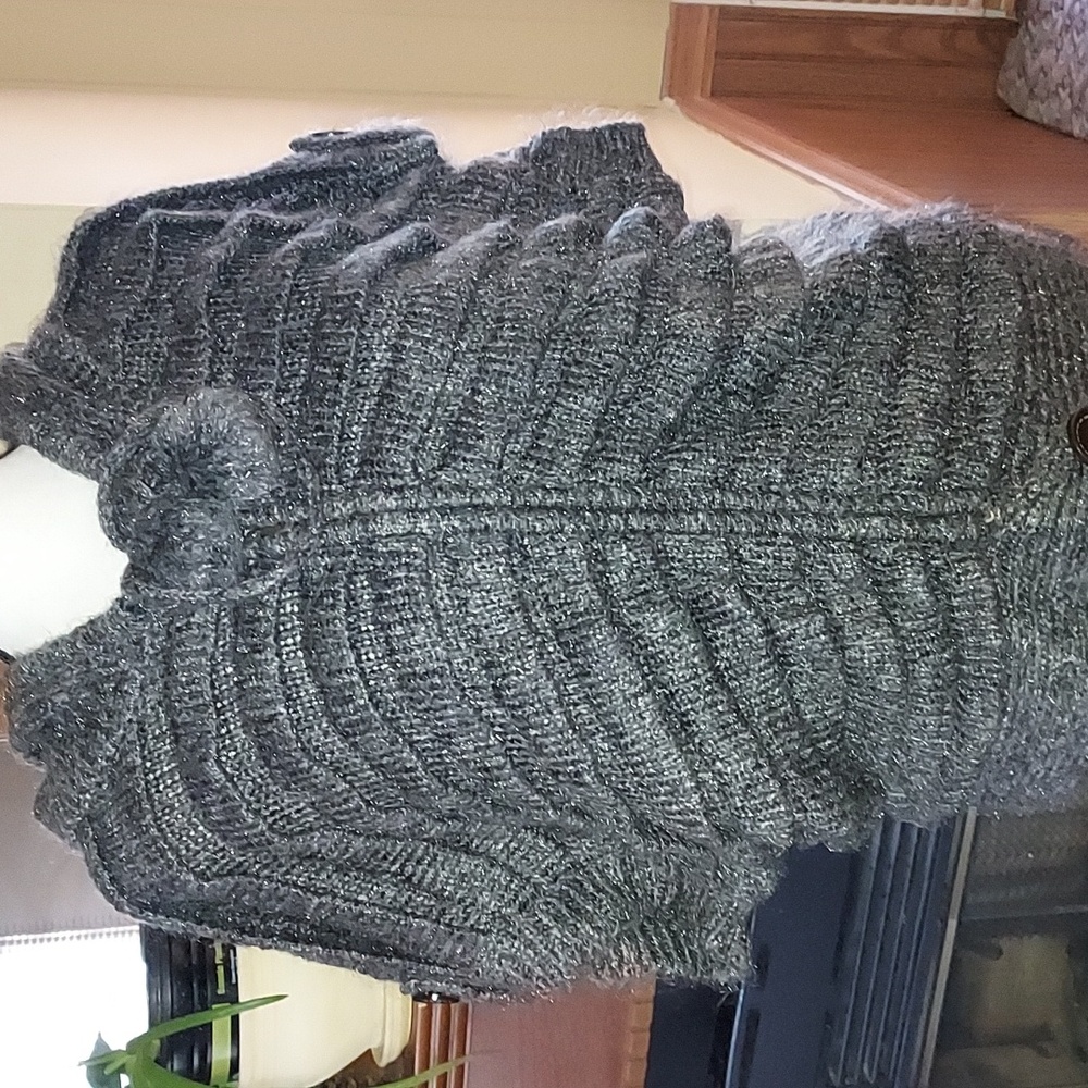 Sleeveless hooded sweater by John Fashion